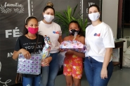 Natal Solidrio da OAB de Gaspar presenteia crianas do Coloninha