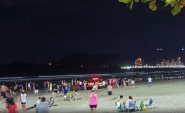 Quatro adolescentes se afogam e um morre na praia central de Balnerio Cambori