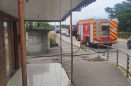 Incndio  registrado ao lado da cabeceira da ponte do Centro de Gaspar
