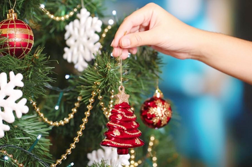 Hoje  dia de guardar enfeites e desmontar a rvore de Natal