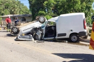 Carro capota em grave acidente de trnsito em Blumenau