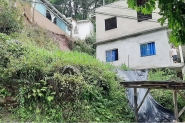 Chuvas em Gaspar causam deslizamentos, queda de rvore e abertura de buraco em rua