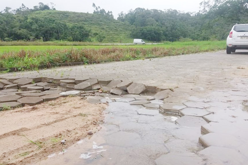 Chuva agrava situao de rua no bairro Macuco, em Gaspar