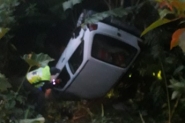 Carro capota e condutor sai do local antes da chegada do socorro em Gaspar