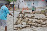 Prefeitura de Ilhota comea recuperao de rua no bairro Ilhotinha