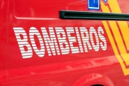 Homem  levado ao hospital aps coliso entre carro e moto no Centro de Gaspar
