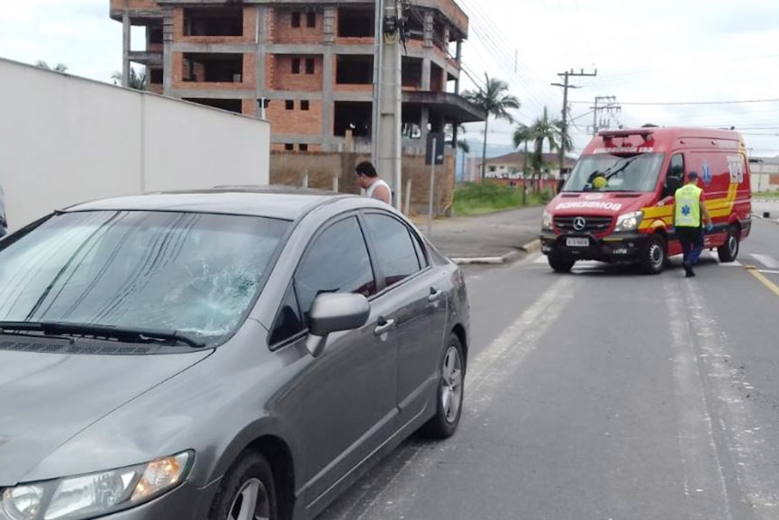 Idosa  levada ao hospital aps ser atropelada no bairro Sete, em Gaspar