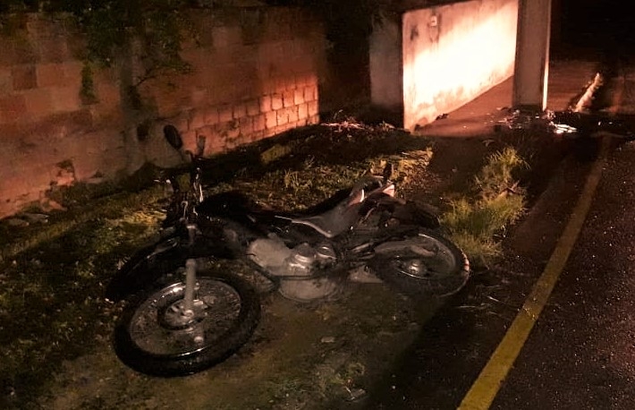 Motociclista morre aps colidir contra poste no bairro Margem Esquerda