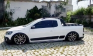 Homem que dirigia carro roubado tenta fugir da polcia e  preso com drogas em Gaspar