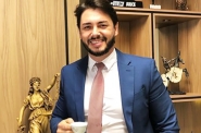 Mulher  presa aps aplicar golpes se passando pelo vice-prefeito de Gaspar, Marcelo Brick