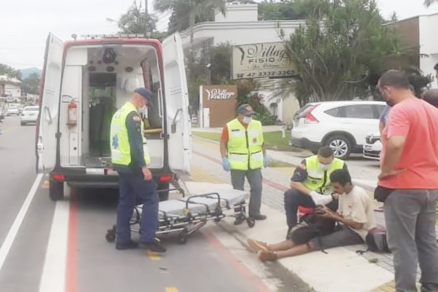 Acidente deixa jovem ferido na rua Itaja, em Gaspar