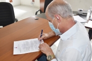 Prefeito de Ilhota assina termo de inteno de compra de 25 mil doses da vacina contra o coronavrus