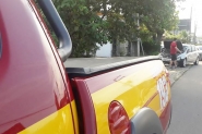 Homem  levado ao hospital aps acidente entre carro e moto em Gaspar
