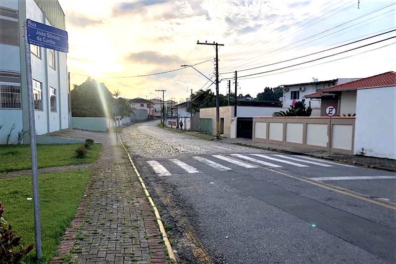 Prefeitura de Gaspar inicia drenagem e pavimenta��o de duas ruas do bairro Sete