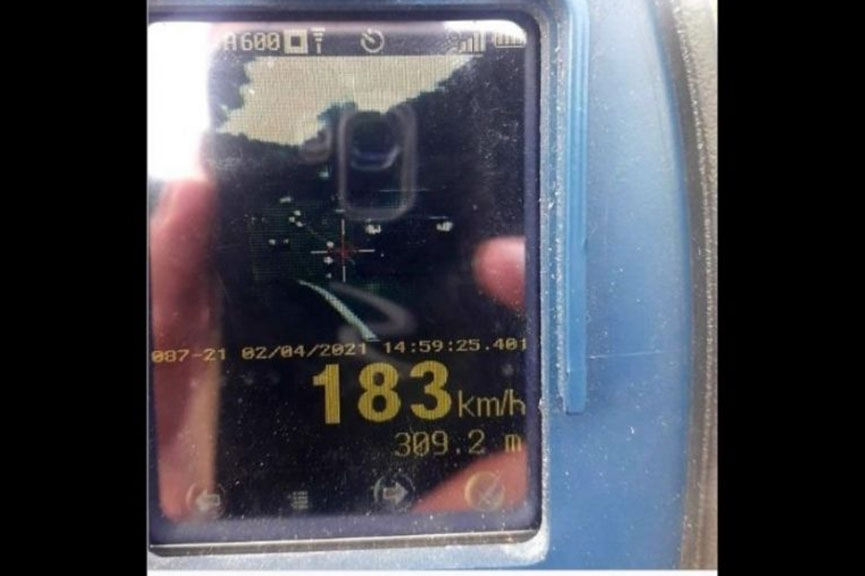 Carro é flagrado a 183 km/h entre Brusque e Itajaí na Sexta-feira Santa
