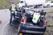 Acidente entre carreta e dois carros deixa trs pessoas feridas na BR-470, em Gaspar