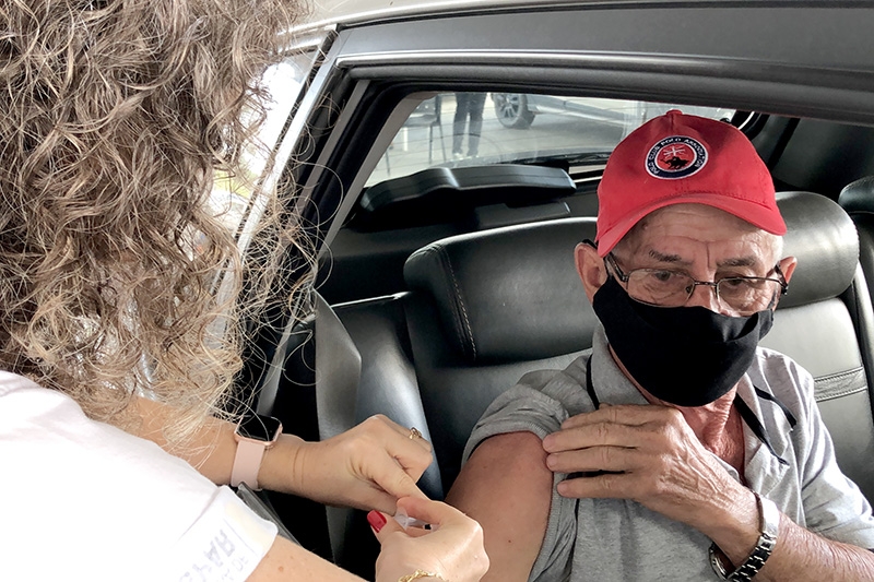 Sábado é dia de vacinar pessoas com 65 anos contra o coronavírus em Gaspar