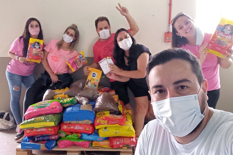Grupo promove evento e doa 200kg de ração e dinheiro para Agapa