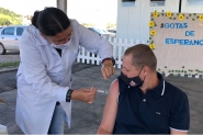 Gaspar começa a vacinar pessoas entre 55 e 59 anos com comorbidades