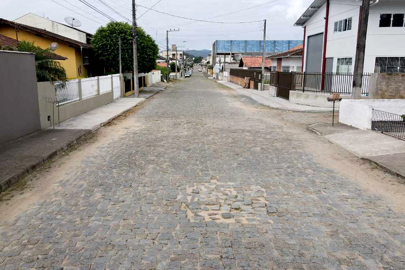 Prefeito autoriza obras de pavimentação na rua da escola Norma Mônica Sabel