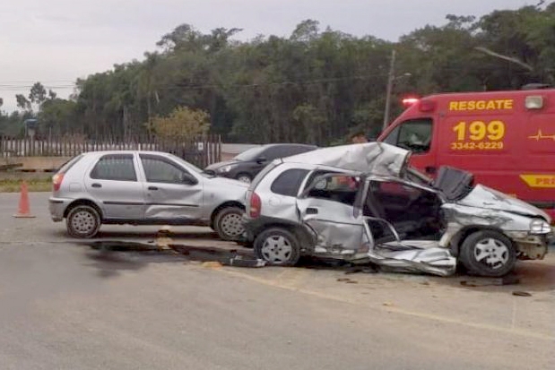 Grave acidente de trânsito mata duas pessoas na BR-470, em Navegantes