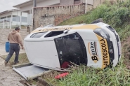 Aluna tomba carro de autoescola durante prova de habilitação em Gaspar