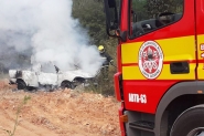 Carro é completamente destruído por incêndio no bairro Barracão, em Gaspar