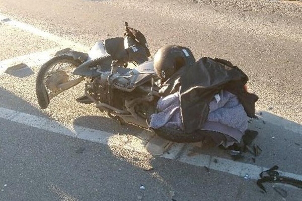 Colisão entre caminhonete e duas motos deixa jovem gravemente ferido em Brusque