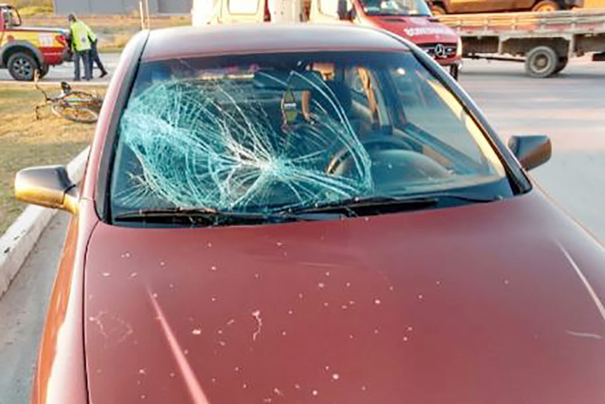 Ciclista fica ferido após acidente com carro em Gaspar