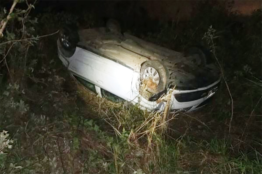 Homem sai ileso após capotamento na BR-470, em Ilhota