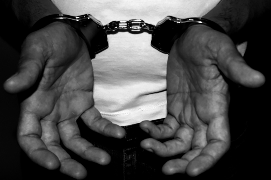 Homem é preso após ser flagrado com arma no local de trabalho em Gaspar