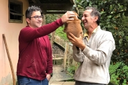 Homem que cuida de quase 130 cães em abrigo de Gaspar pede ajuda da comunidade
