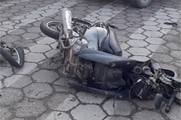 Colisão entre carro e moto deixa homem ferido na Margem Esquerda, em Gaspar