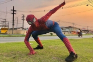 Homem-Aranha de Gaspar anima e diverte comunidade 