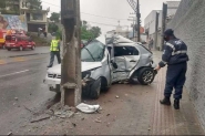 Motorista morre após colidir carro contra poste em Blumenau
