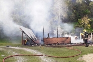 Galpão é destruído por incêndio no Alto Gasparinho, em Gaspar