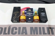 Mulher rouba cinco garrafas de whisky de mercado e é presa em Gaspar