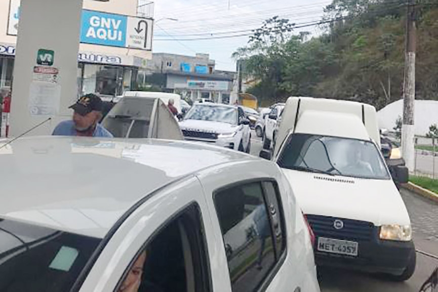 Gaspar registra filas nos postos de combustíveis