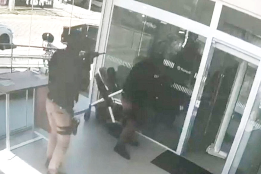 Bandidos armados e encapuzados invadem cooperativa em Porto Belo