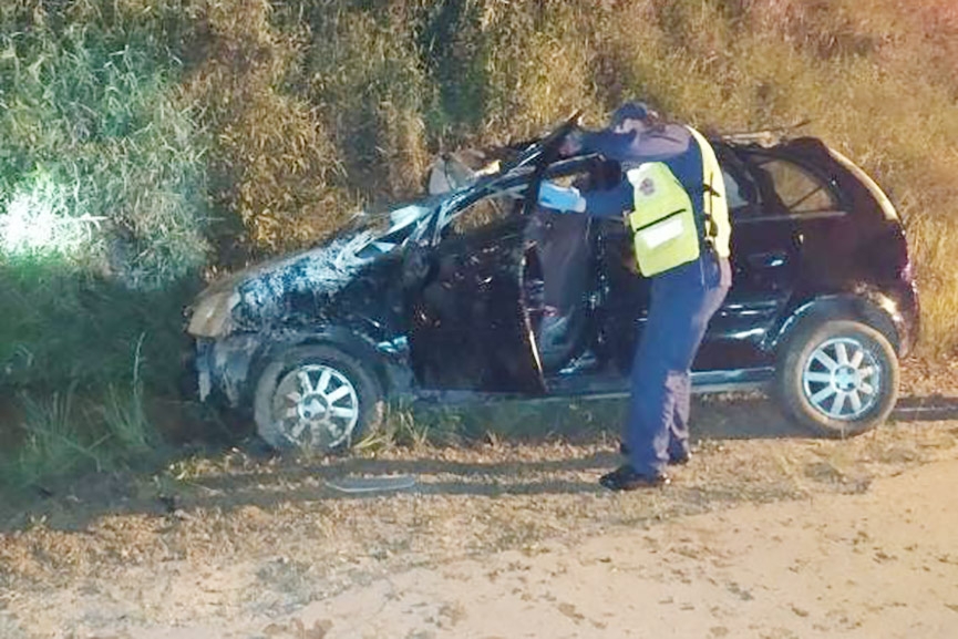 Mulher fica com cabelos presos no pneu do carro aps capotamento na rodovia entre Gaspar e Brusque