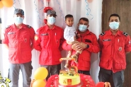 Bombeiros de Ilhota participam de aniversário de menino que sonha em ser bombeiro
