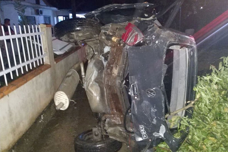 Bebê é projetado para fora de carro em grave acidente com três feridos em Gaspar