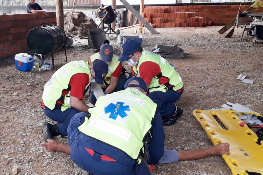 Homem fica ferido após cair de telhado de galpão em Gaspar