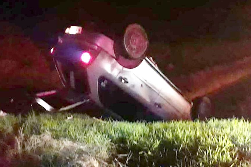 Jovem é hospitalizado após capotamento no bairro Gaspar Grande, em Gaspar