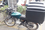 Homem é hospitalizado após colisão entre carro e moto no Centro de Gaspar