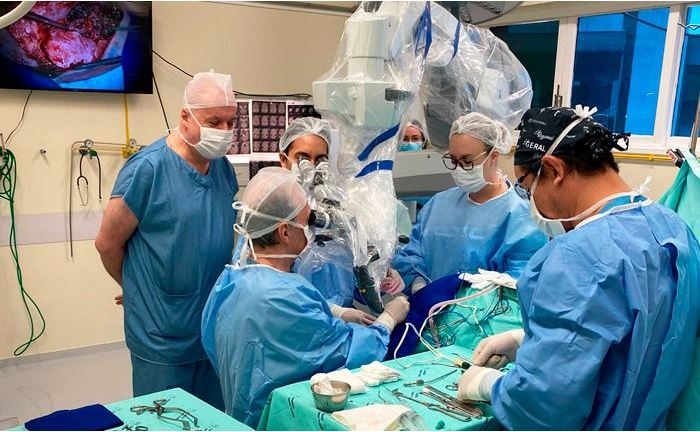 Hospital Santa Isabel recebe novo microscópio para cirurgias de alta complexidade