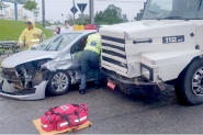 Duas mulheres ficam gravemente feridas em colisão entre carro e caminhão em Gaspar