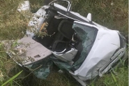 Após colisão, veículo capota e cai em galeria de esgoto na BR-470, em Gaspar