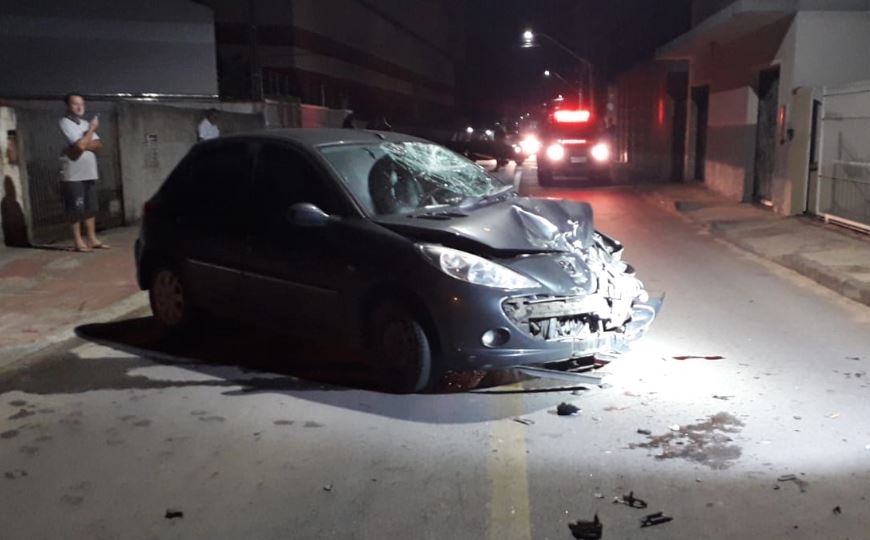 Carro e moto colidem e homem fica ferido no Gasparinho, em Gaspar