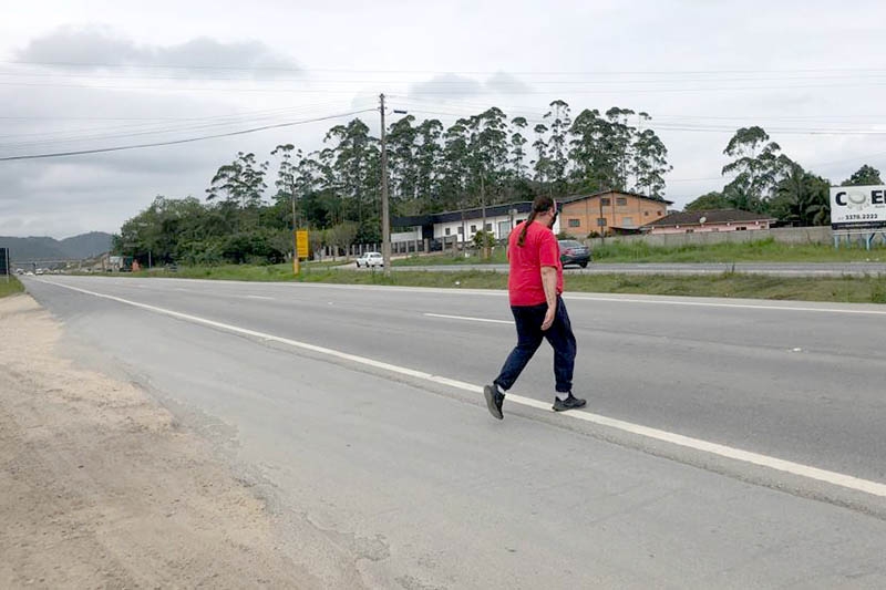Deputado assina moção de apelo para instalação de passarelas na BR-470, em Gaspar
